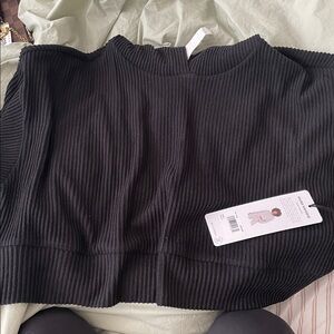 ALO YOGA | ✨NEW✨ Muse Hoodie in Black